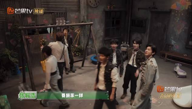张真源被吓出闪身步，仍下意识保护陈哲远彭昱畅