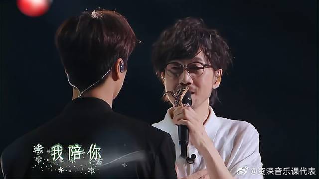 周传雄陆虎太温柔了！深情合唱一出，全场瞬间泪崩了丨我们的歌