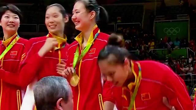 中国女排比赛中，龚翔宇临时客串二传…
