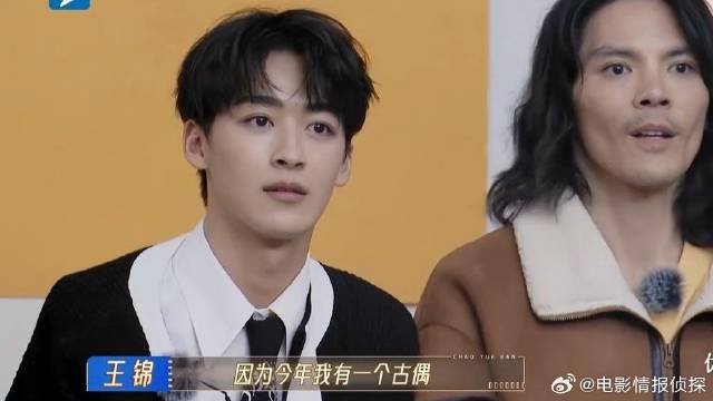 何洛洛长了一张古偶男主的脸 制片人都抢着找他拍戏，现场艺人都羡慕坏了！