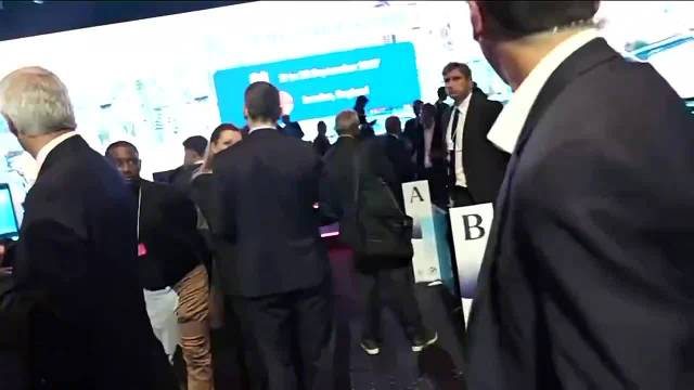 曼城CEO被问及道歉与上诉后转身背对记者
