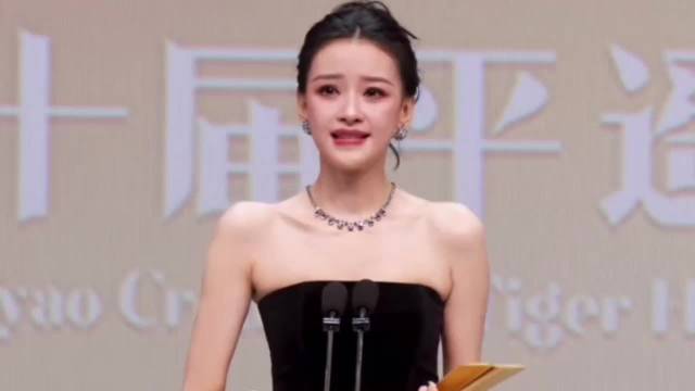 董子健看孙怡获奖眼神，分寸感体现好朋友关系