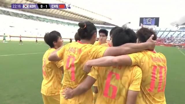 亚运会男足半决赛，国足U23vs韩国U23，第22分钟，国足打出精彩中场配合…
