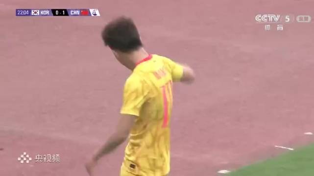 看到王钰栋进球之后跳战舞庆祝的片段，真的是魔丸来着…