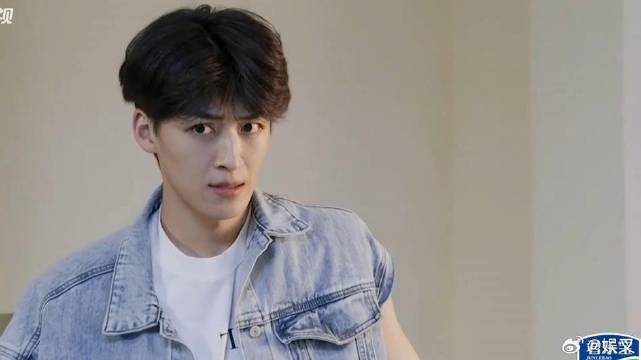 吴镇宇当导演不让看剧本 何洛洛肉眼可见的慌张，本来就害怕他更慌了！