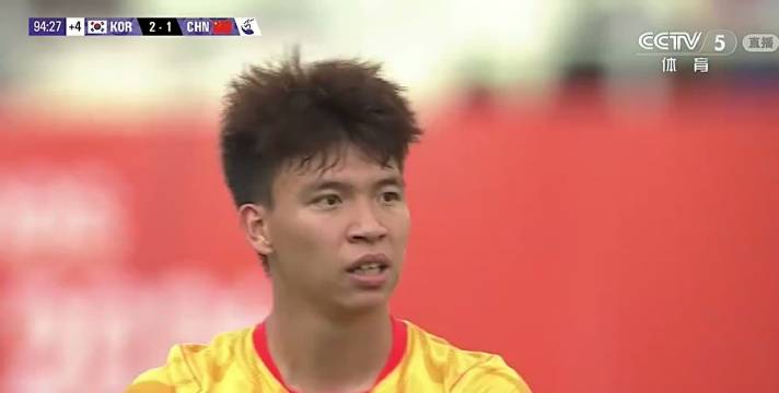 亚运男足补时张玉宁射门遭封堵，中国U23投诉手球未果