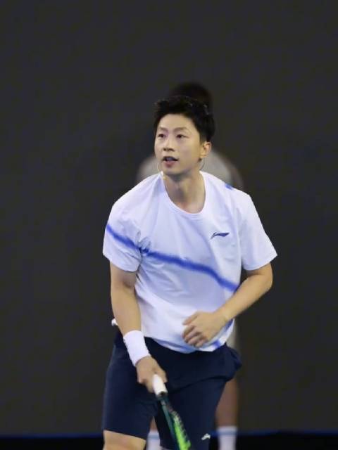 马龙网球首秀斩获亚军，六边形战士再显全能