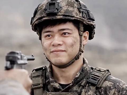 小伙穿越遇到李云龙，两人合力把敌人一锅端！