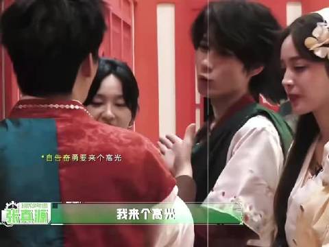 张真源被密室里的一点动静吓得闪身躲开，那个反应速度确实很快
