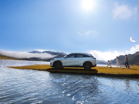10万左右适合家用的新能源SUV，解锁极狐阿尔法T5