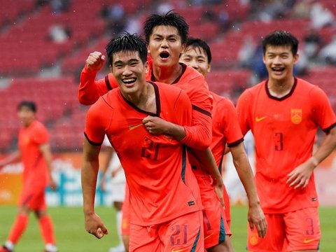 国足1-2惜败韩国！无缘亚运会决赛，输球原因曝光，1人表现太拉胯