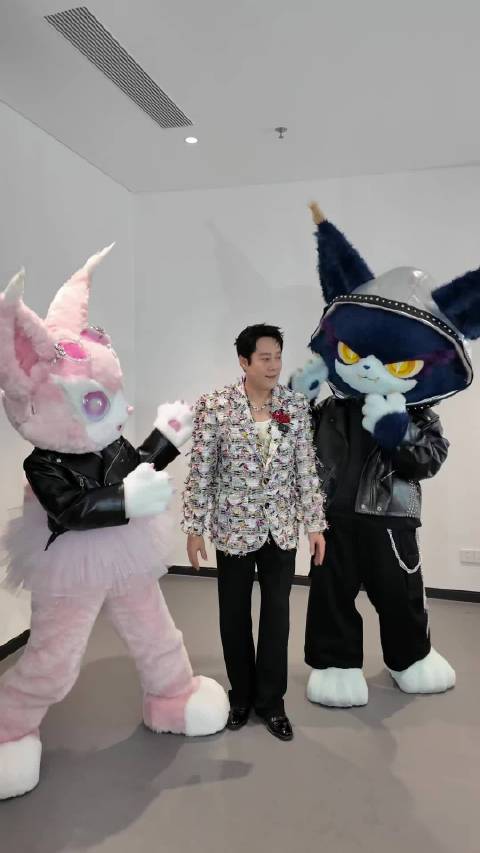 心已经飞出去度假啦！@蔡国庆 @喵娲娲MEWOWOW 完全我的嘴替！