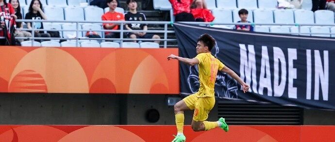 亚运男足：中国1比2遭韩国逆转无缘决赛，王钰栋单刀破门，将与乌兹、日本负者争铜牌