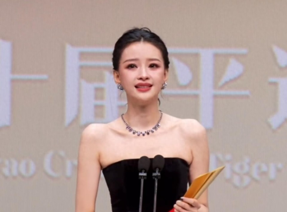孙怡获平遥电影节最佳女演员，上台发言落泪，前夫董子健台下激动鼓掌
