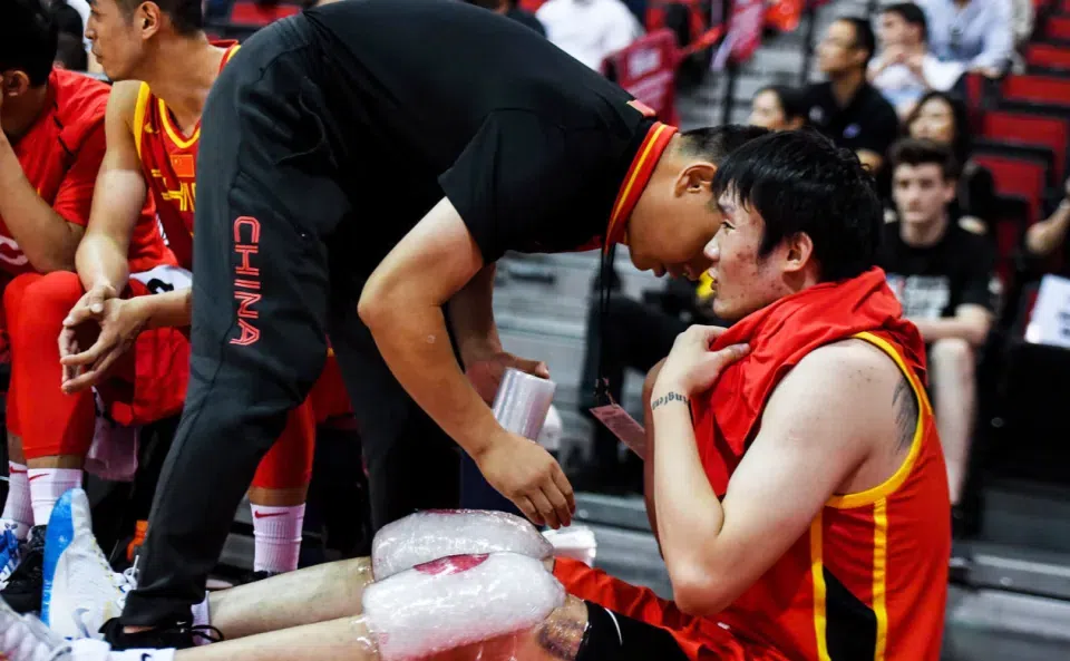 丁彦雨航：如果能穿越想回到2019年 我在肯定是我替周琦发球