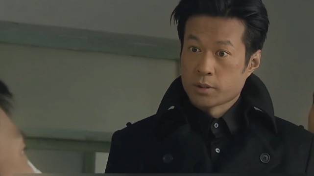 弟弟为了一个拜金女跳楼，这可气坏了身为亿万富豪的哥哥！