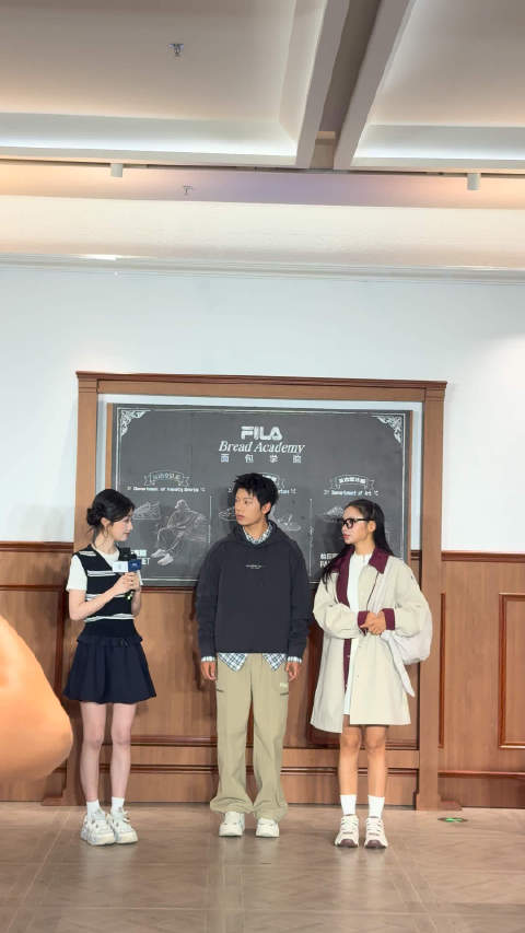 穿搭三原则：颜色不超三种，版型一松一紧，鞋子决定风格