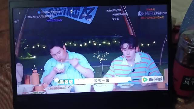 胡先煦盛茄子黄景瑜当饭开吃，兄弟互怼综艺感拉满