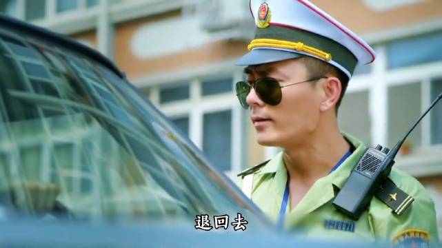 执勤交警竟然拦停刑警队的车子