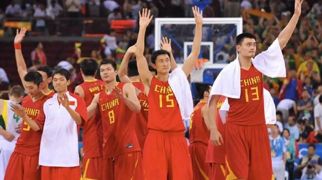 杨毅:08年的中国男篮被称为黄金一代，为什么姚明一退役男篮就不行了呢？