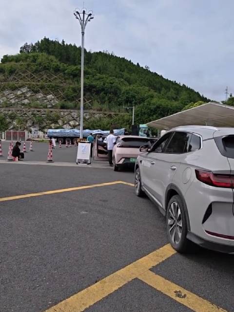 都是冤大头，还不如高铁飞机到目的地后，租车出行