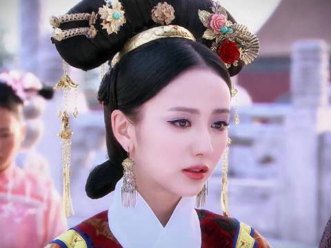 剧情定格在雍正四年，但年贵妃薨逝于雍正三年 宫锁心玉｜佟丽娅