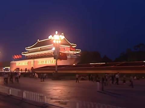 高城陪着即将退伍的史今夜游天安门，史今哭的不能自已