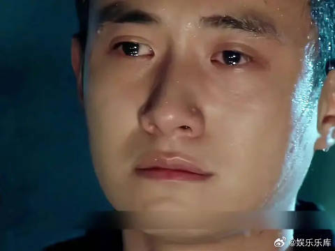 小贝｜撞破私情，心碎倒地