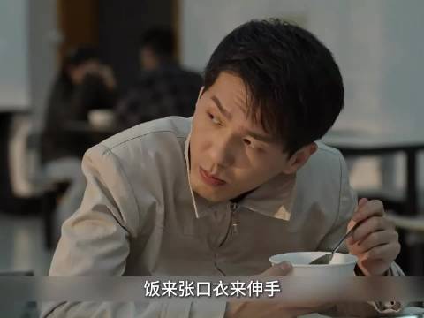 妻子下厨变黑暗料理，丈夫硬夸猛扒白米饭