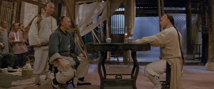 黄飞鸿雨夜对决严振东，拳脚长棍经典较量