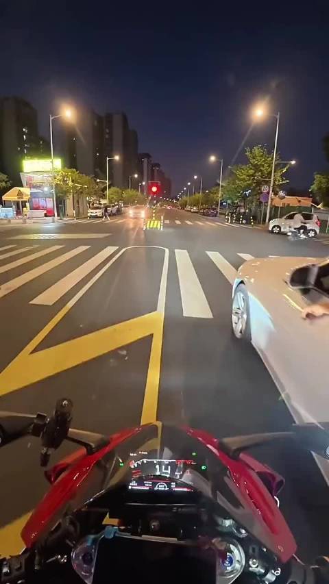 偶遇妹子还是老司机