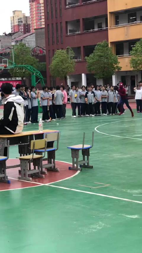 这出场是赢了一半…