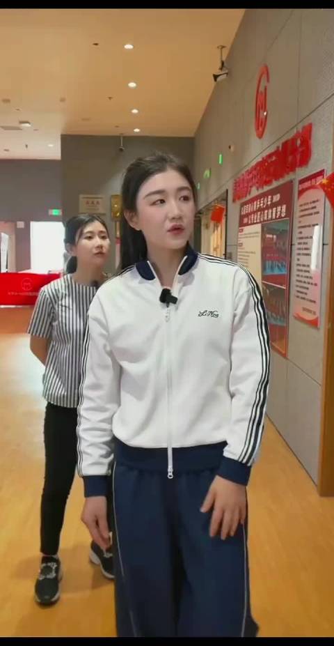 陈梦携邓亚萍福原爱木原美悠指导乒校小队员