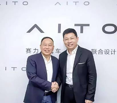 余承东试车赛力斯，华为为何选造面包车的张兴海
