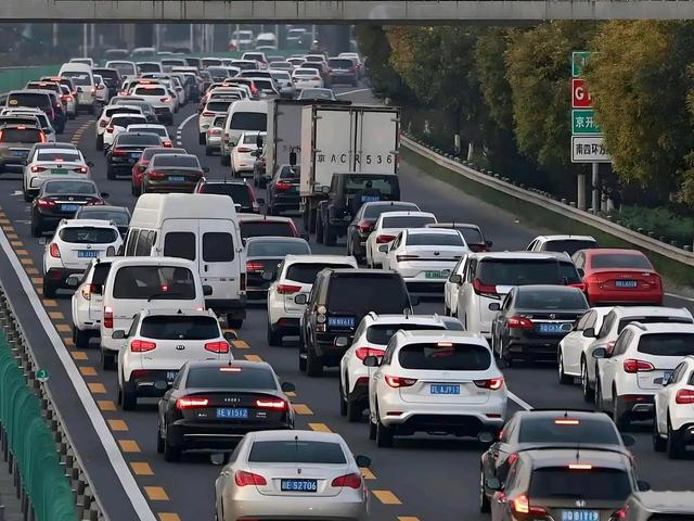 国际油价大涨！国庆1780万辆新能源上路，油车5300万辆