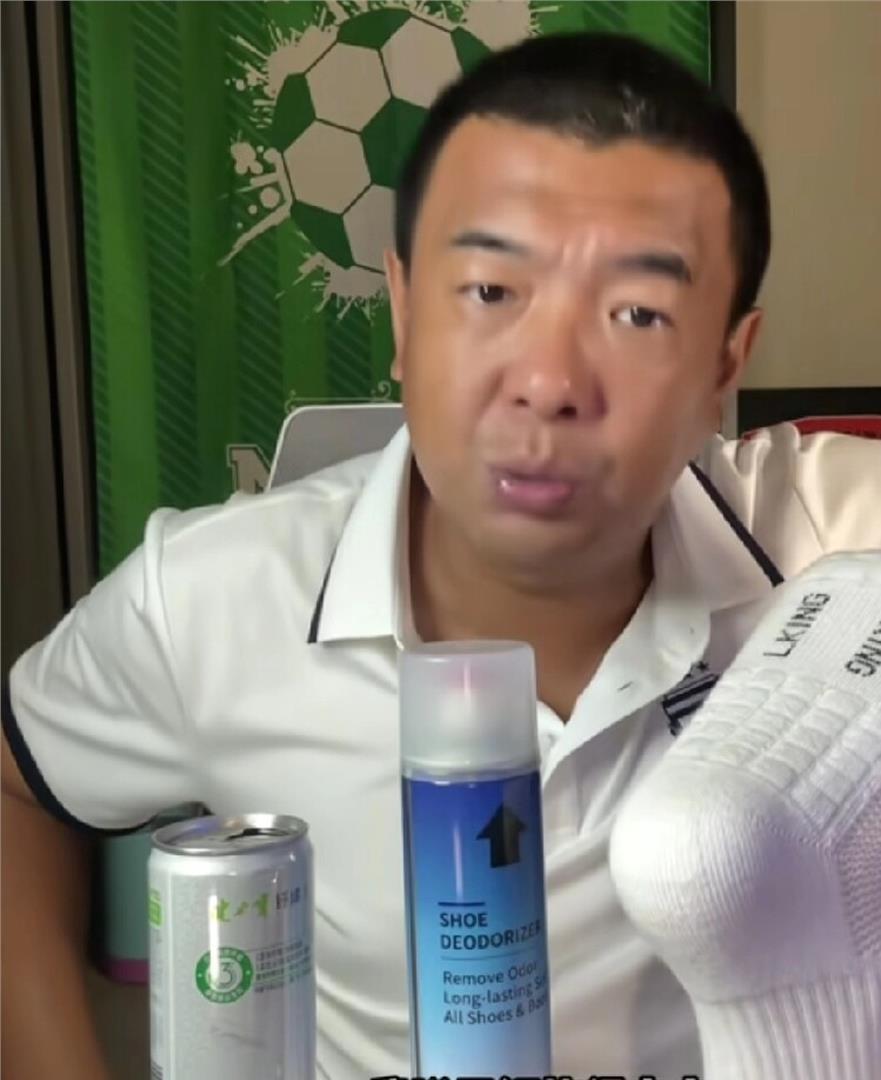 徐亮痛批王钰栋留中超浪费天赋，亚运破韩却仍输球，和梁民革的留洋差距刺眼到扎心亚