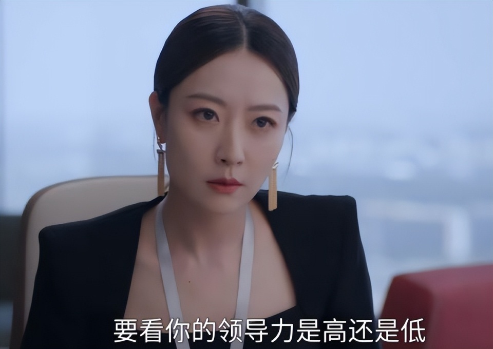 《无可替代》首播，躲过赵今麦，被40岁女配惊艳，肤白貌美身材好气质佳