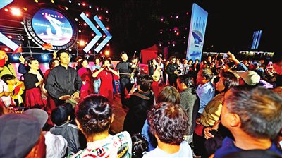 舞台携市集 艺韵润津城
