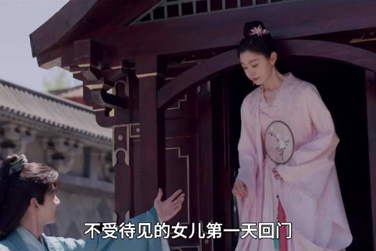 不受待见的女儿一回门，就让准备看笑话的众人吓一跳