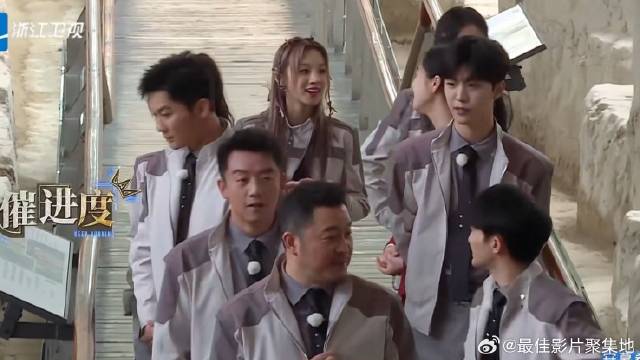 跑男团参观金沙遗址博物馆 越看越入迷把嘉宾都忘了…