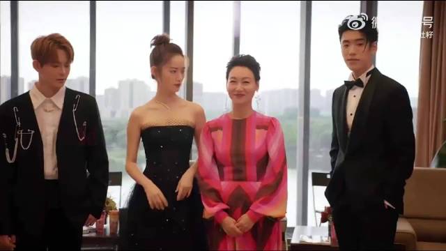 流量女明星和影后抢c位，经纪人一招巧妙化解