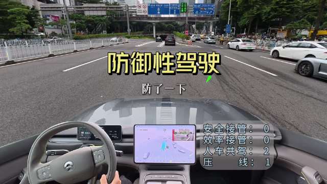 蔚来EC6冠军版辅助驾驶，右转路口极限变道像老司机