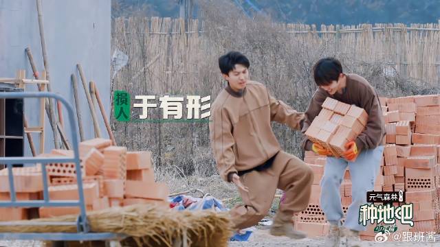 赵小童这无实物表演，真是看一遍笑一遍，把李昊都损完了