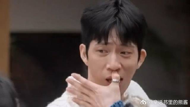 井柏然对战董子健连输两局，急得当场掐人中，一点偶像包袱都没有