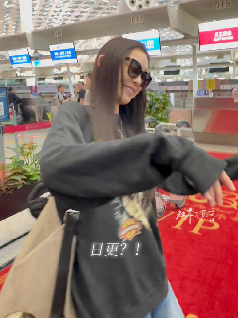 饭饭只是这么说其实已经拍够了日更的物料吧！