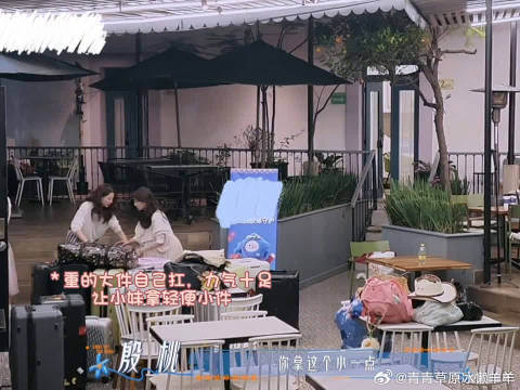 殷桃这小坏心思藏不住，故意逗吴君如，揭晓结果的反转太可爱