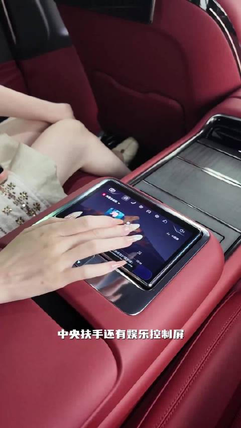 70万预算买运动豪华旗舰轿车，看完这台仰望U7再定！ 60万轿车推荐
