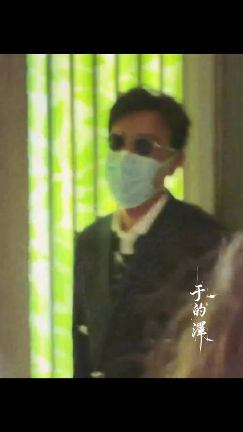 墨镜一戴 就是帅 于和伟 来源
