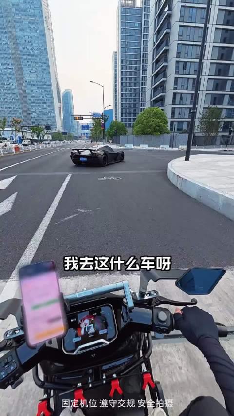带蝙蝠侠车主跑外卖是什么体验