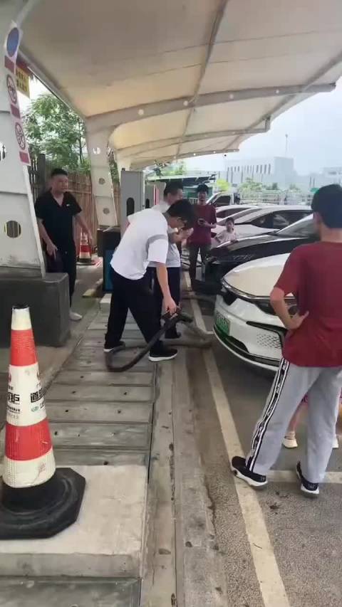 电车车主省油省出来的一年的好心情，跑一次长假的长途，全部消耗完了！